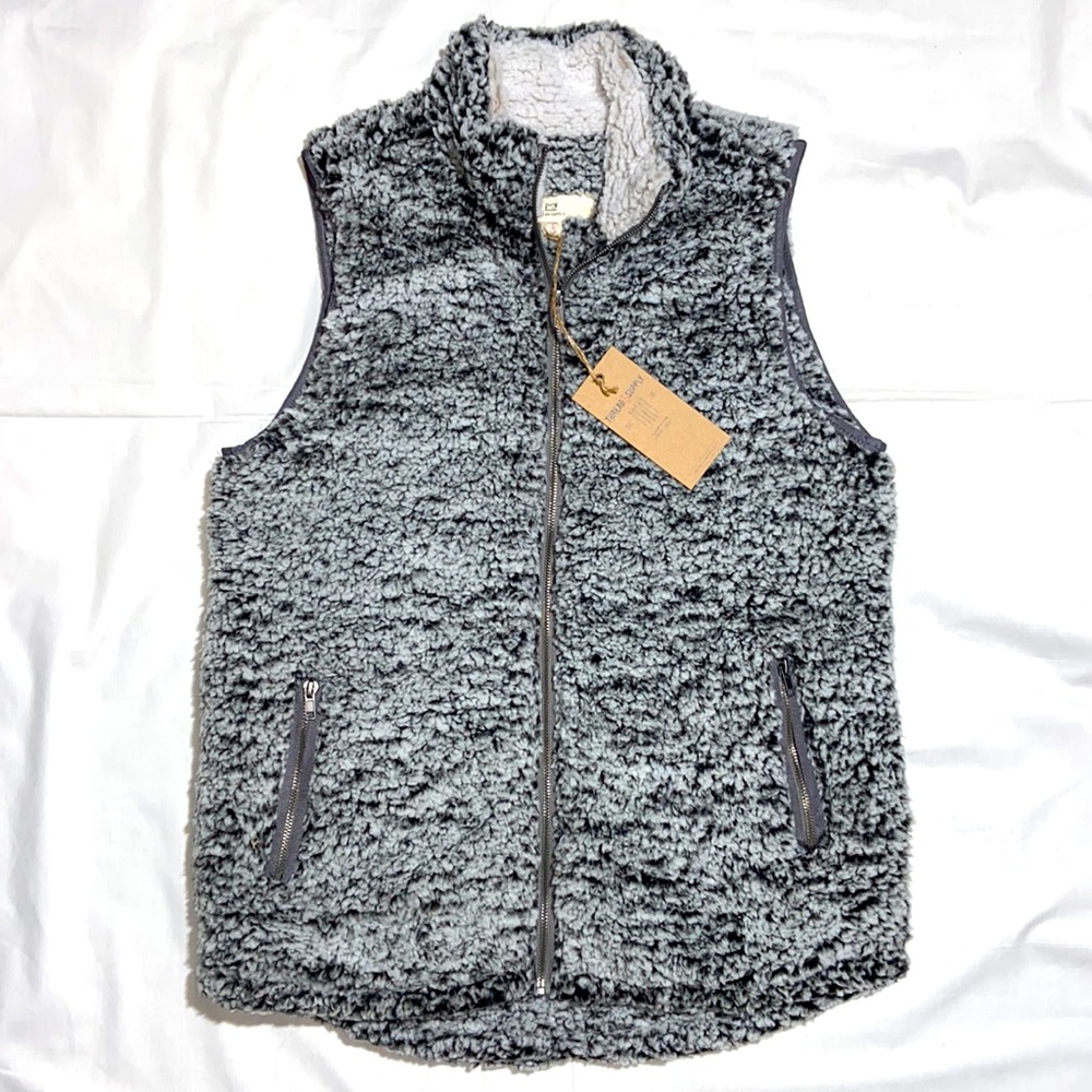 Thread & Supply Sherpa Vest. Size Large. Zipper Pockets. Multi Grays. NWT.